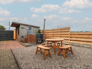 Cottage | Outdoor dining