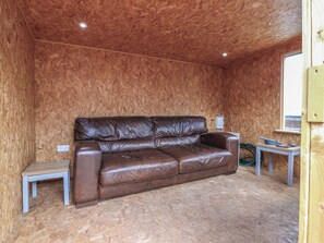 Cottage | Living area | Fireplace