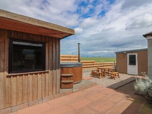 Cottage | Outdoor dining