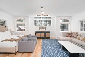 4 habitaciones, escritorio, tabla de planchar con plancha y wifi