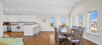 Steps to the Beach, Elevator, Modern, Gorgeous, Views, Pool, SN1020