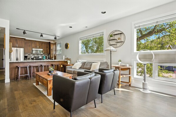 Smart TV, chimenea y tenis de mesa 