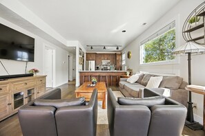 Smart TV, chimenea y tenis de mesa 