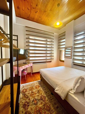 Suite júnior | Roba de llit d'alta qualitat, minibar i escriptori 