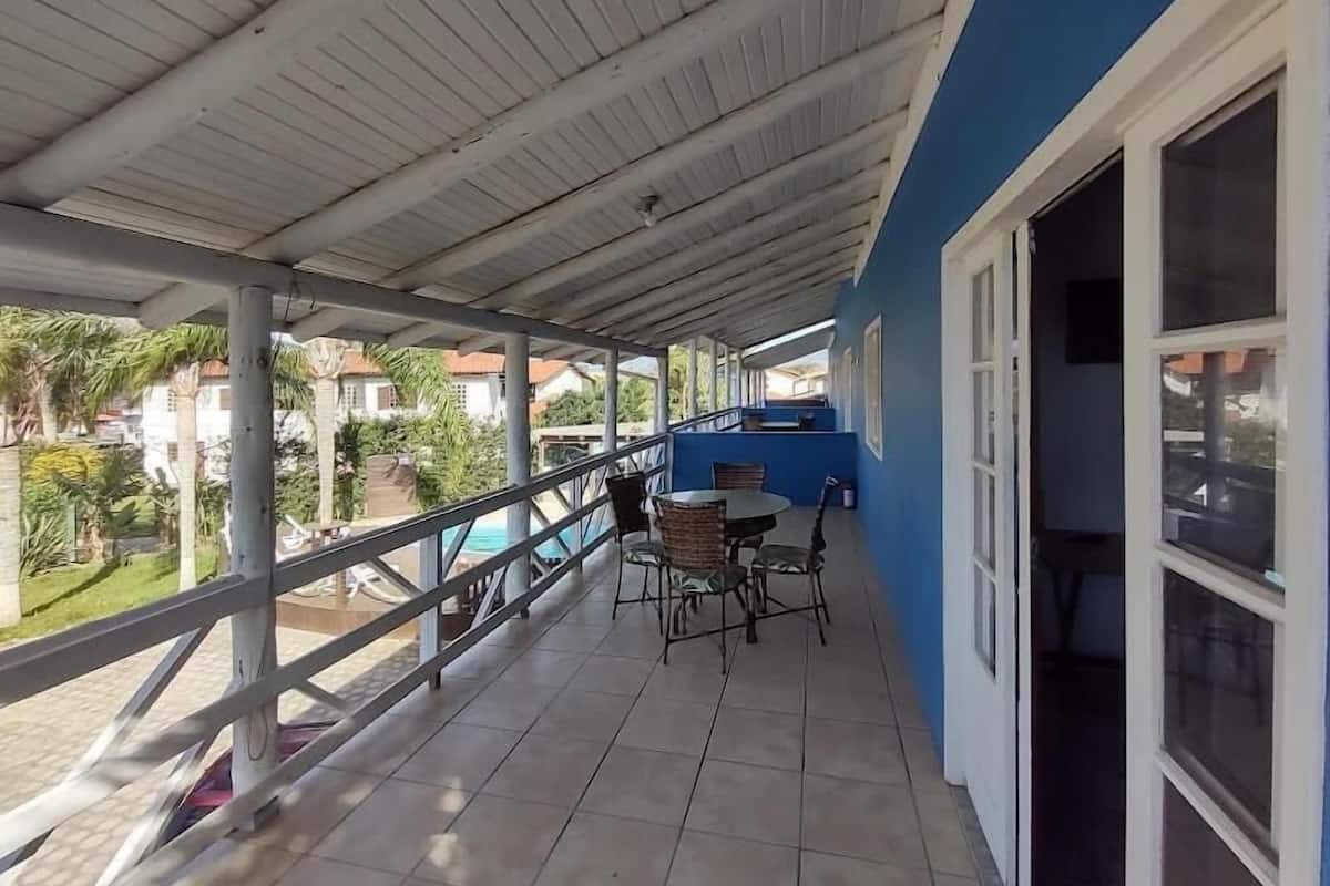 Familienvilla, Balkon, Gartenblick