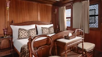 Deluxe Cabin | In-room safe, iron/ironing board