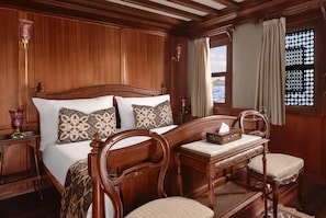 Deluxe Cabin | In-room safe, iron/ironing board