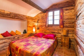 Svit Standard - eget badrum (Cowboy) | Individuell inredning, unika möbler, gratis wi-fi och sängkläder