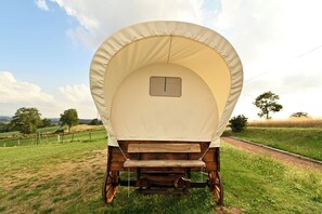 Family Tent | Individually decorated, individually furnished, free WiFi, bed sheets - LES CHAMBRES DE L'OUEST (Longessaigne)