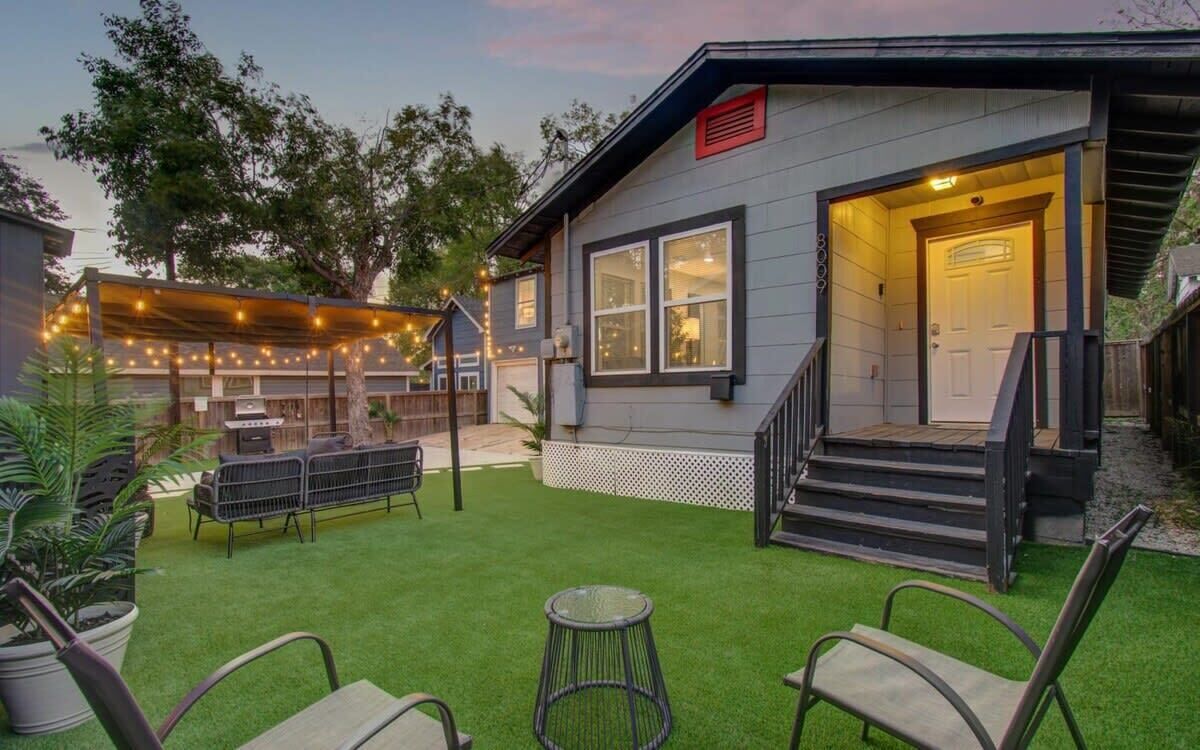 Magnolia Park Urban Retreat - 2-BD/1-BA with Yard