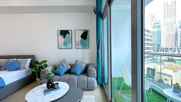 TV, table tennis, stereo