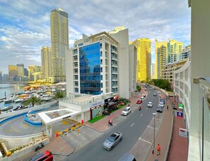 Exterior - Big Studio w/ Balcony and easy access to the Beach in Marina (Dubai)