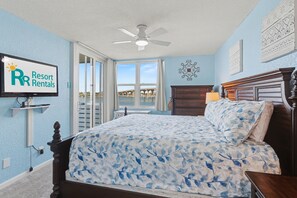 2 bedrooms, iron/ironing board, free WiFi, bed sheets - ☀️Corner Condo~Close to Beaches~ Bayside Pool~ 2BR Bahia Del Mar 9-317 (St Petersburg)