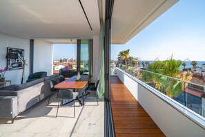 Caja de seguridad en la habitación y sistema de insonorización