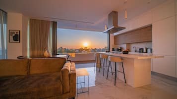 Executive Two-Bedroom Apartment with Sea View | 2 bedrooms, in-room safe, soundproofing, iron/ironing board