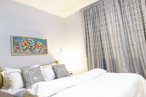 Comfort Double Room, 1 Bedroom | Desk, laptop workspace, iron/ironing board, free WiFi - Jannah Villas - Ghana (Adentan)
