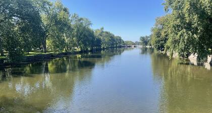At the River Royal City Park. Trails, market downtown & U of G. Older home.