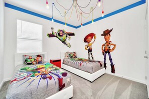 10 habitaciones, tabla de planchar con plancha, wifi y ropa de cama 