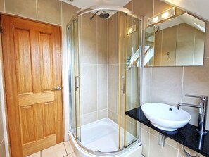 Dutxa, assecador de cabells i tovalloles 