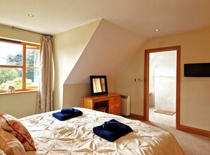 3 camere, ferro/asse da stiro, Wi-Fi gratuito, lenzuola