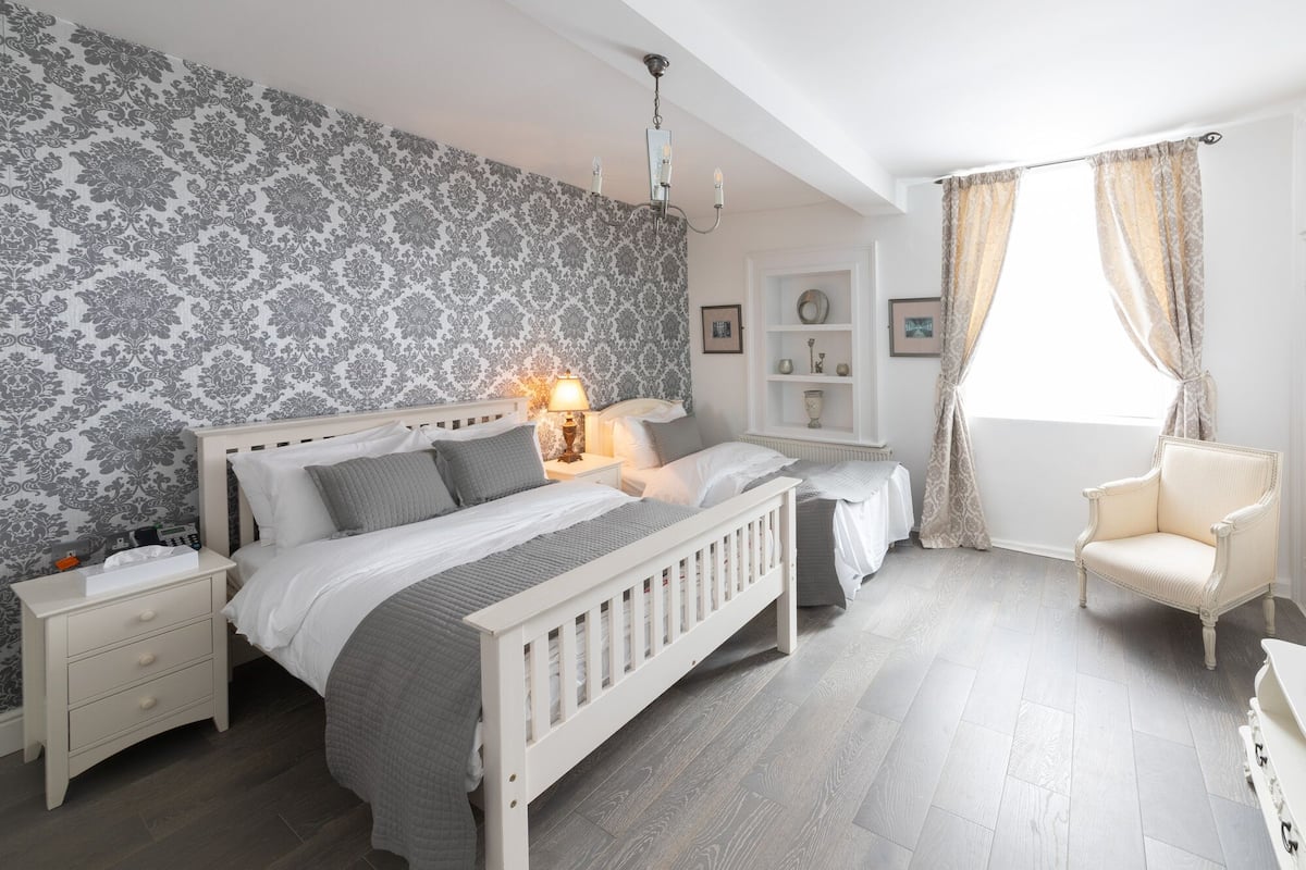 Family Triple Room | 1 bedroom, Egyptian cotton sheets, premium bedding, minibar
