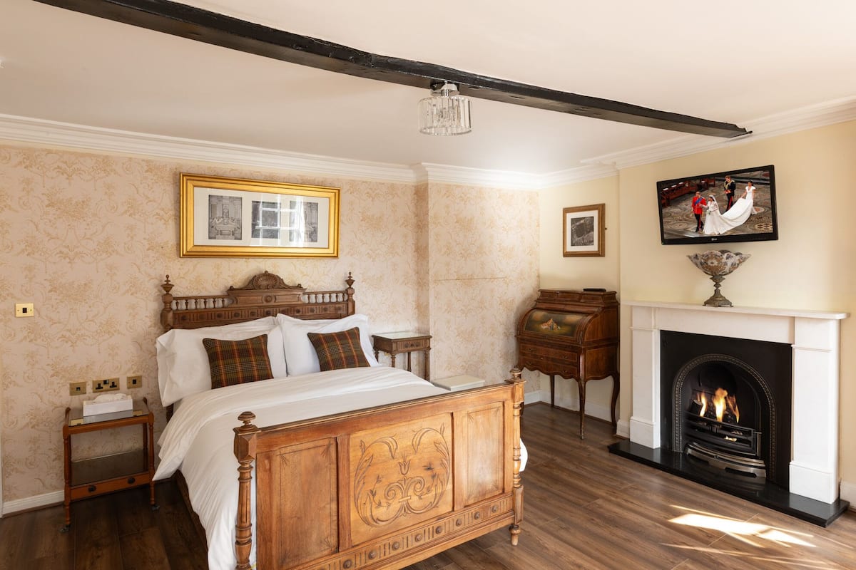 Deluxe Suite | 1 bedroom, Egyptian cotton sheets, premium bedding, minibar