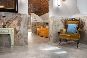 Çiftler için bakım odaları, sıcak taş masajı, derin doku masajı 