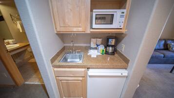 Microwave, oven, coffee/tea maker, toaster