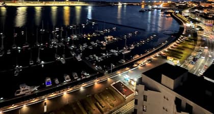 Waterfront Ponta Delgada : walk to restaurants, shopping, marina and swimming.