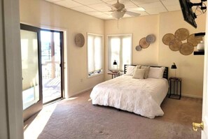 4 bedrooms, desk, WiFi, bed sheets
