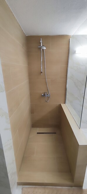 Free toiletries, hair dryer, towels, soap - Theofania’s Marble House: Authentic Stay by Meteora Rocks (Kalampaka)