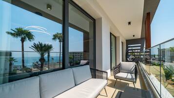 Panorama appartement | Luxe beddengoed, een minibar, een kluis op de kamer, geluiddichte muren
