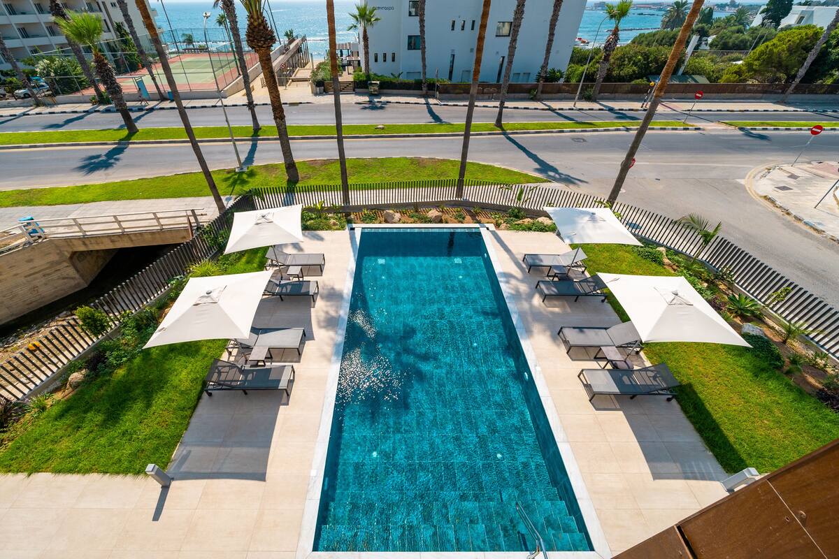 Executive One-Bedroom Apartment with Sea View | 高級寝具、ミニバー、セーフティボックス (室内)、防音設備
