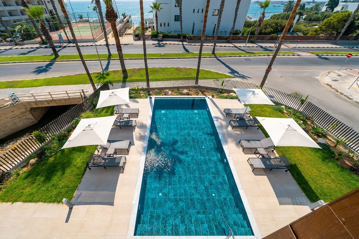 Executive One-Bedroom Apartment with Sea View | 1 bedroom, premium bedding, minibar, in-room safe
