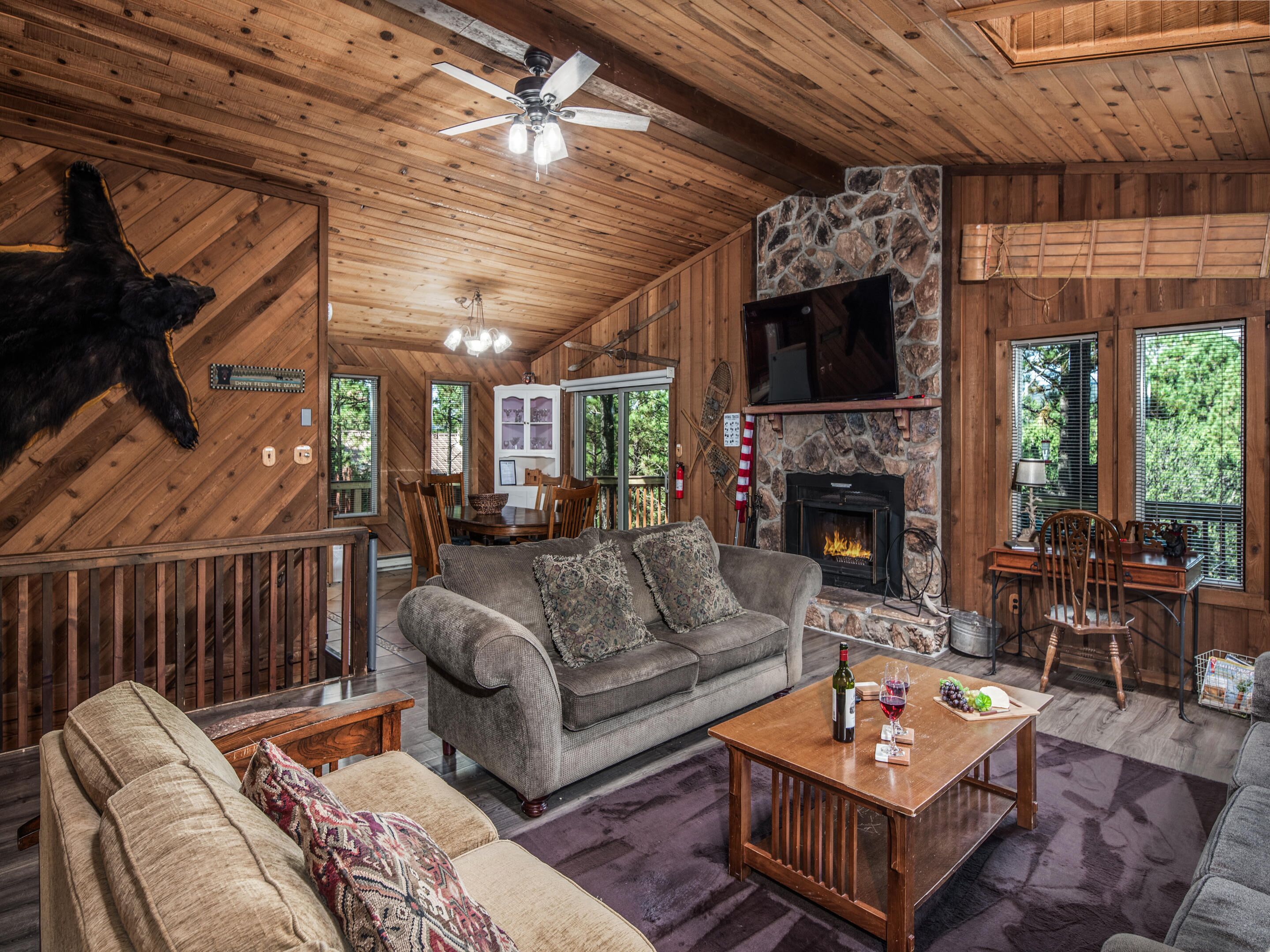 Hoatchey Hideaway | Private Hot Tub + Wooded Views!