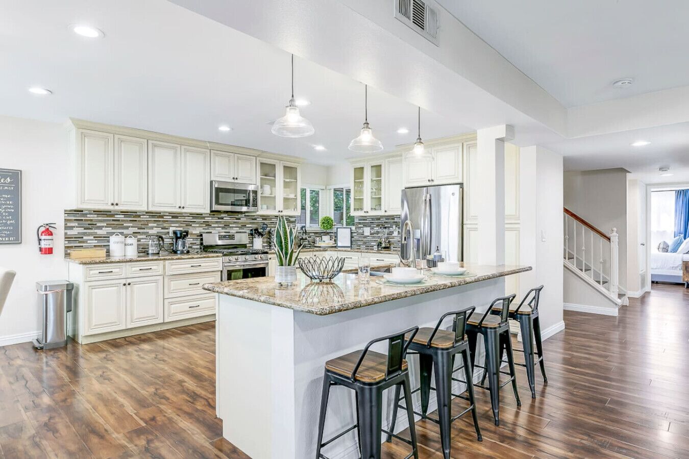 冰箱、微波炉、烤箱、炉灶