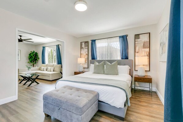 5 chambres, fer et planche à repasser, lit de bébé portatif