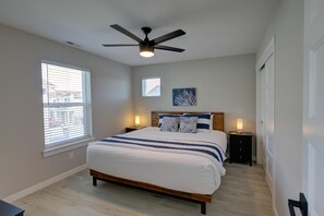 3 bedrooms, Internet, bed sheets - Sand By Me - Oyhut Bay Seaside Village (Ocean Shores)