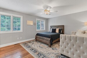 2 makuuhuonetta, työpöytä, silitysrauta/-lauta, Wi-Fi