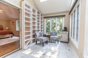 2 Schlafzimmer, Schreibtisch, Bügeleisen/Bügelbrett, WLAN