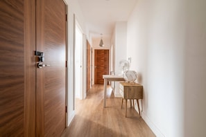 Basic Apartment, 1 King Bed | Interior