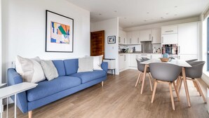 Appartement, 1 très grand lit | Intérieur