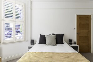 基础公寓, 2 张双人床 | 2 多间卧室、笔记本电脑工作区、熨斗/熨衣板、床单