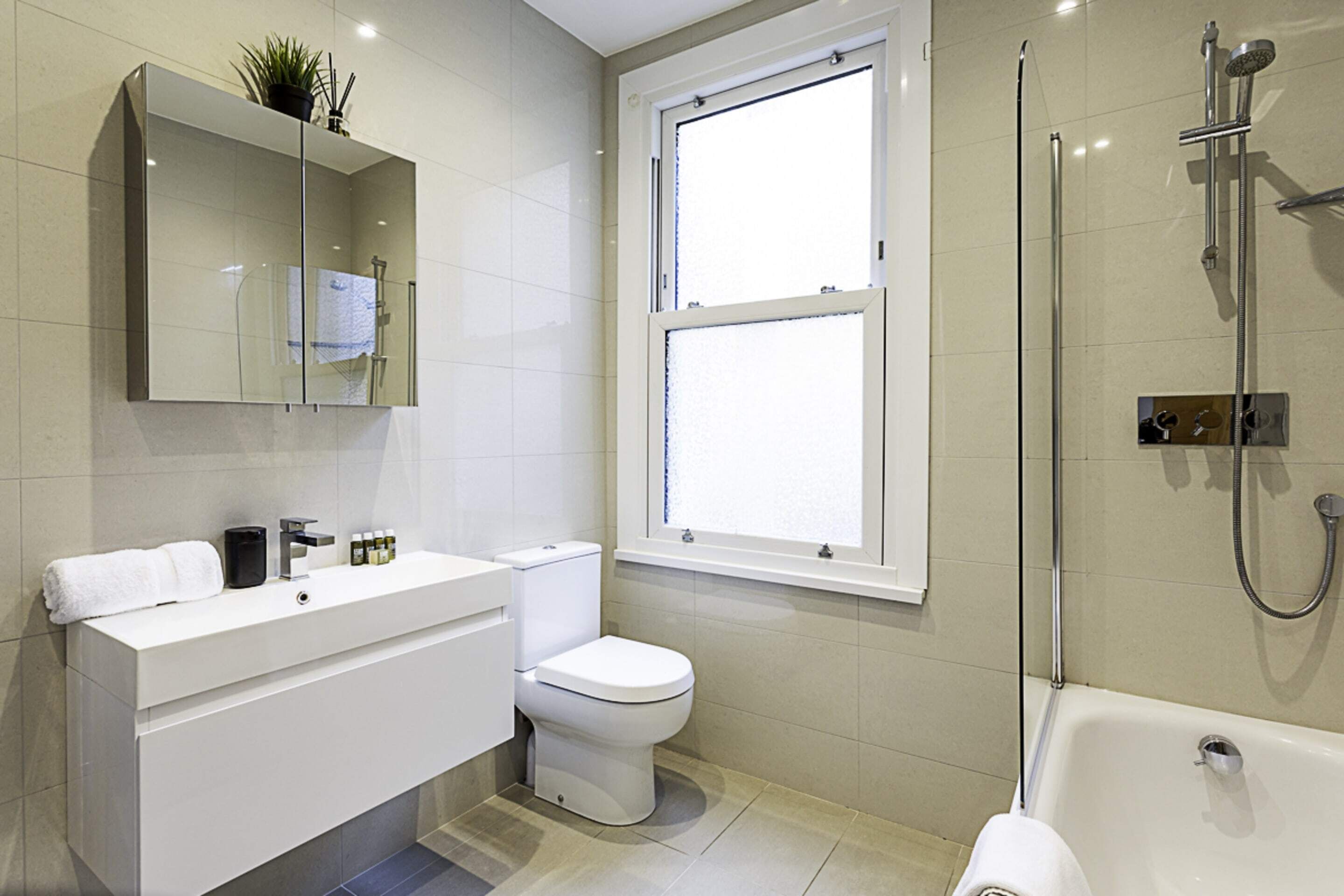 Basic-Apartment, 2 Doppelbetten | Badezimmer