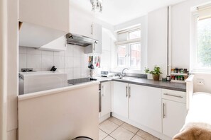 Leilighet – basic, 1 dobbeltseng | Eget kjøkken | Kjøleskap, mikrobølgeovn, ovn og kokeplater