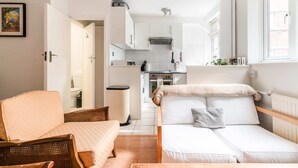 Basic Apartment, 1 Double Bed | Living area - Gorgeous Putney Flat (London)