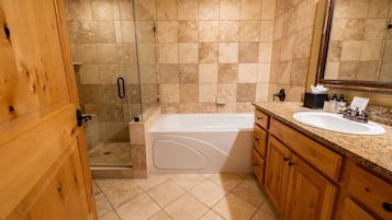 Condo, 1 Bedroom | Bathroom | Towels, shampoo