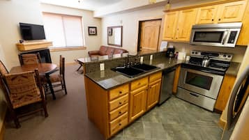 Condo, 1 Bedroom | Private kitchen | Fridge, oven, toaster