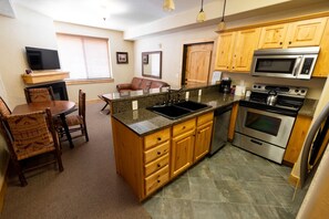 Private kitchen - Silverado Lodge - 1 BR Suite, King Bed & Pool View by RedAwning (Park City)