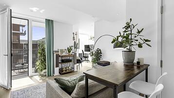 Basic Apartment, 1 King Bed | Interior